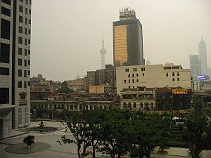 上海自然博物館 から外(東)を見たようす